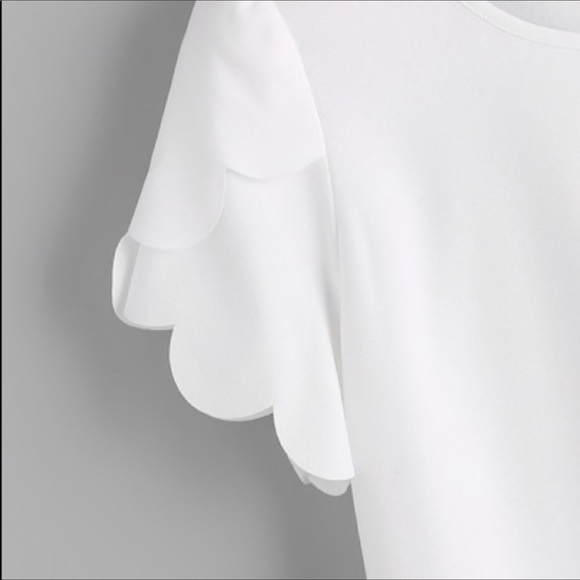 Fioreela White Petal Sleeve Blouse - Picture 5 of 5